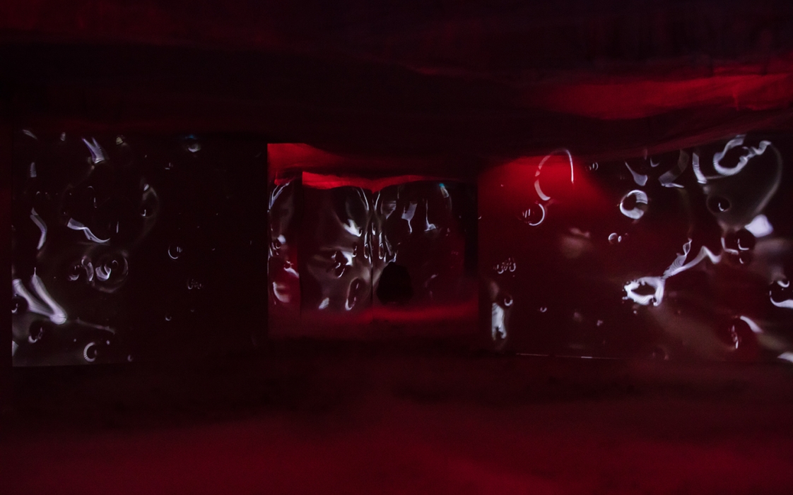 Interactive dark red oil animation